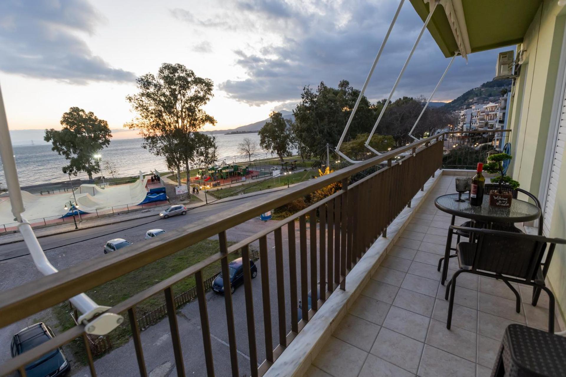 Vicky'S View House Apartment นาฟปาคตอส ภายนอก รูปภาพ